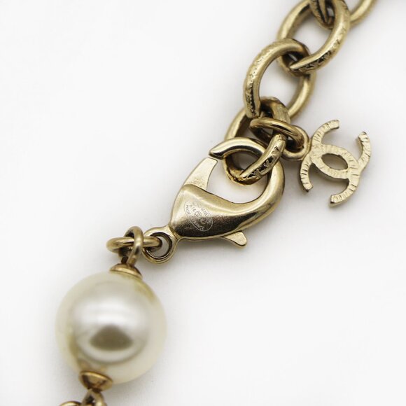 CHANEL Faux Pearl, Resin & Strass CC Bead Strand Necklace - Picture 4 of 4